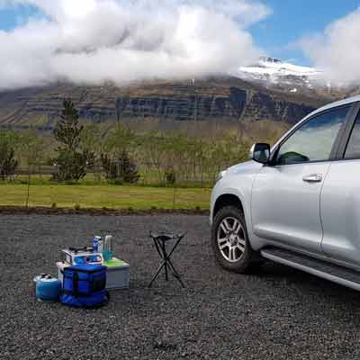 Dreibeinhocker - Für das schnelle Frühstück